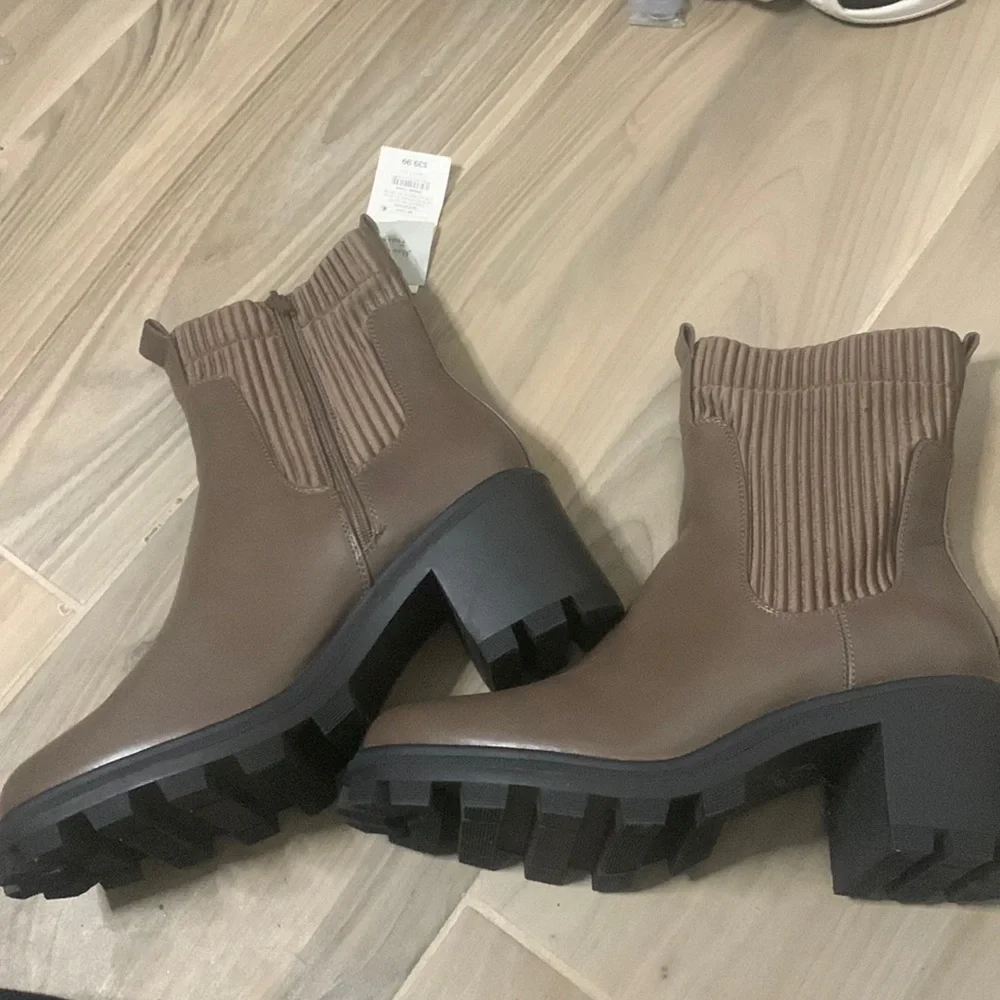 Winter Boots - Picture 1 of 3